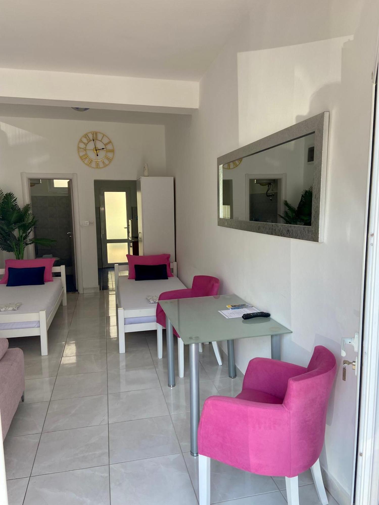 Banicevic Apartmani Thenovici Ngoại thất bức ảnh