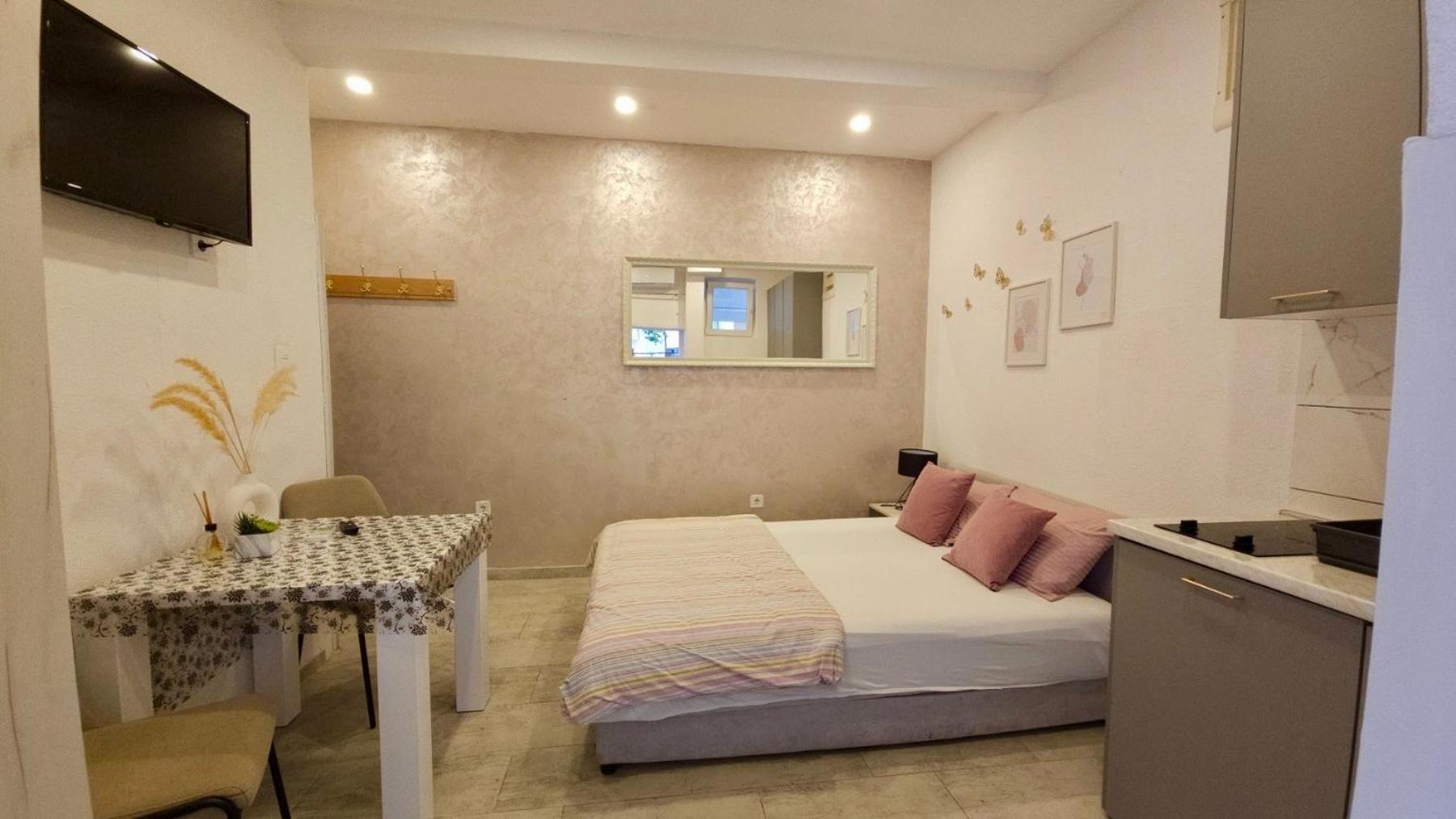 Banicevic Apartmani Thenovici Ngoại thất bức ảnh